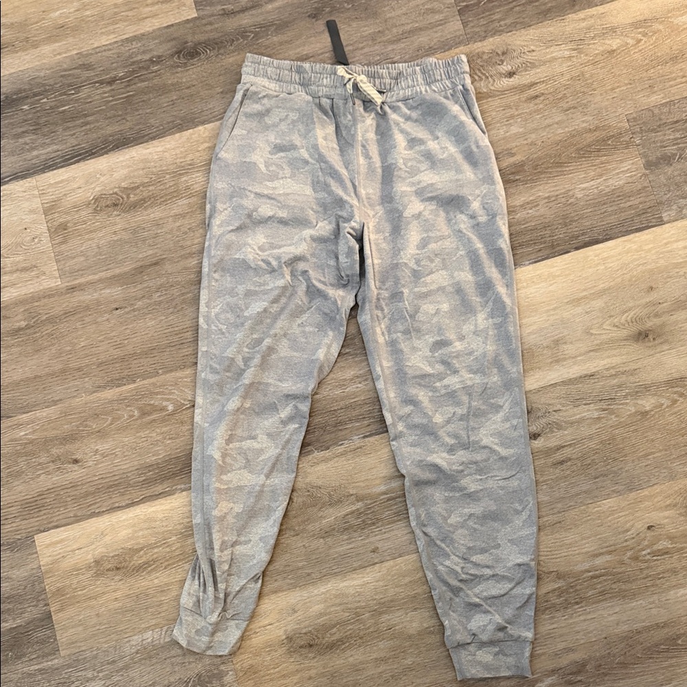 Men's Light Gray Camo Jogger Pants